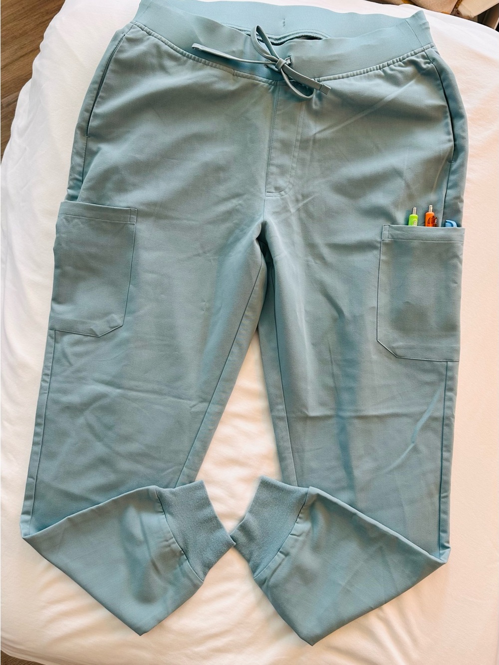Mandala • 9 Pocket Jogger Scrub Pants • Tourmaline • Medium • NWOT